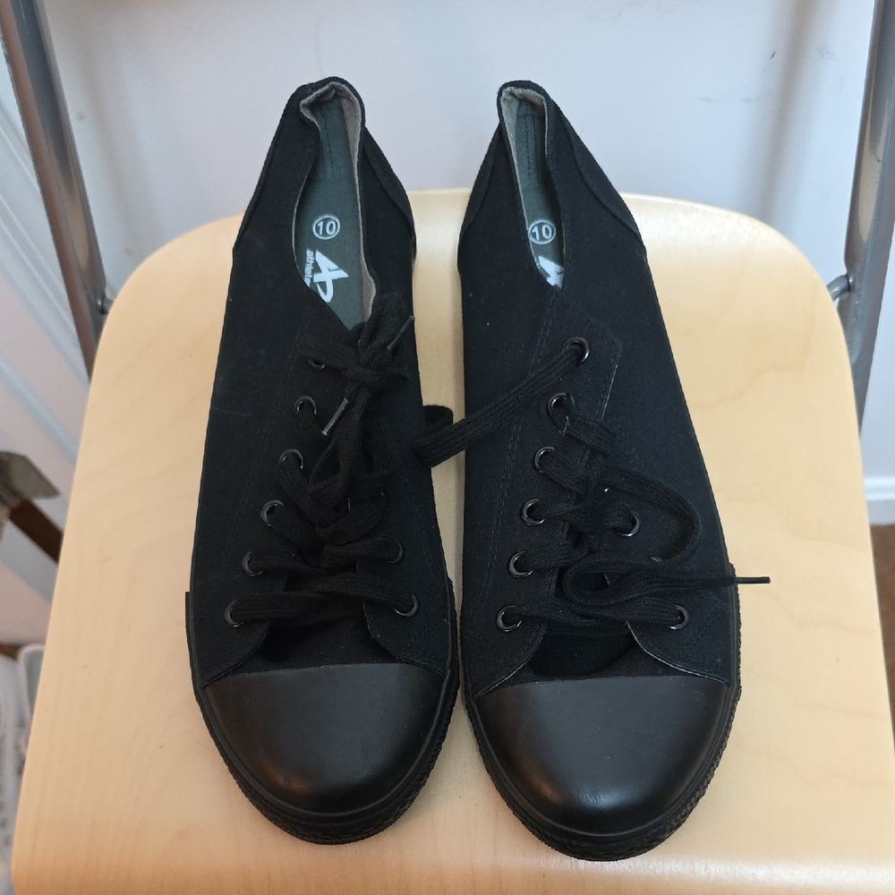 Athletech Black Sneakers Minimalist Design Low-Top Mens 10 NWOT